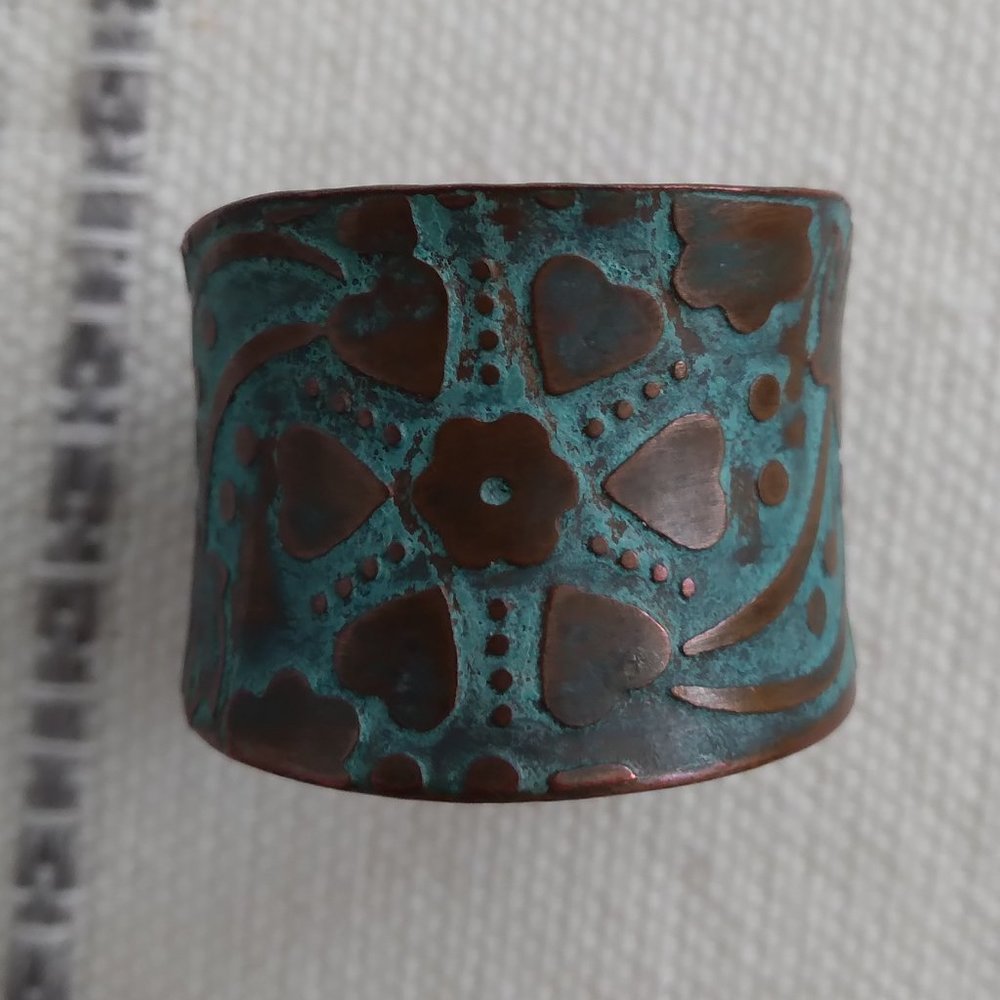 COPPER PATINA RING WITH HEARTS AND FLOWERS